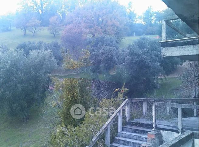Casa indipendente in residenziale in Via E. Montale