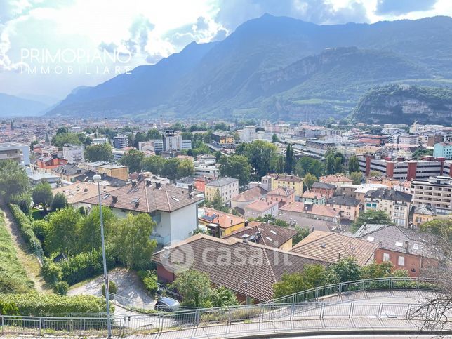 Casa bi/trifamiliare in residenziale in Via della Spalliera
