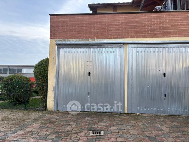 Garage/posto auto in residenziale in Via G. Falcone 48