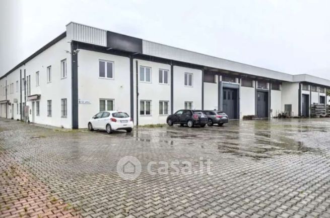 Capannone in commerciale in Via E. Fermi