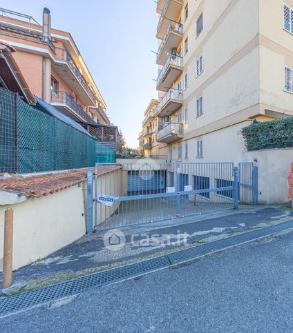 Box/posto auto in residenziale in Via Melpomene