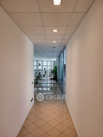 Ufficio in commerciale in Via Galileo Galilei 11