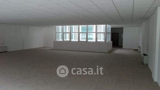 Ufficio in commerciale in Via Luigi Negrelli