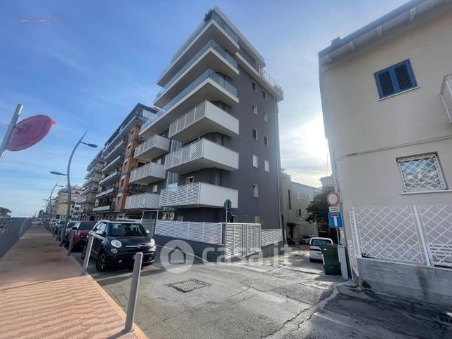 Box/posto auto in residenziale in Via Montello