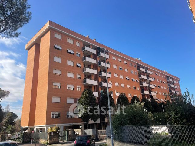 Appartamento in residenziale in Via Enrico Viarisio 12