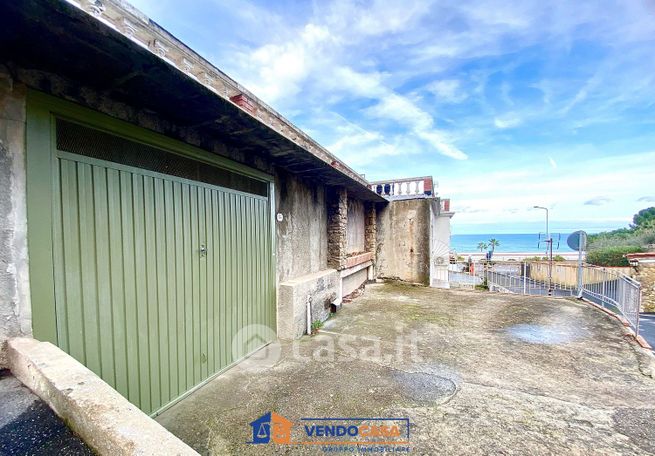 Box/posto auto in residenziale in Via Sant'Elmo 2