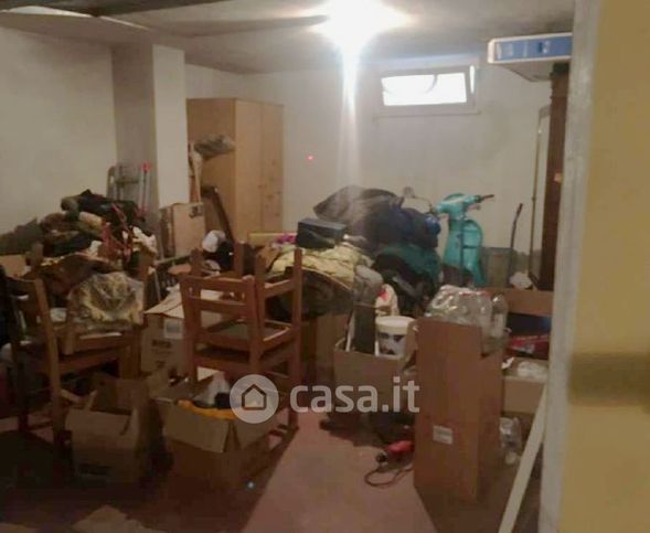 Box/posto auto in residenziale in Via Giuseppe Parini 17