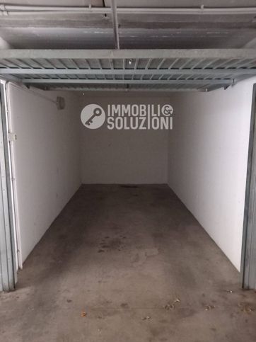 Garage/posto auto in residenziale in Via Trieste 15