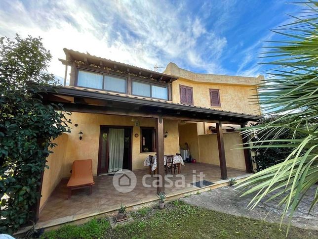 Villa in residenziale in Viale Delle Tribune 9