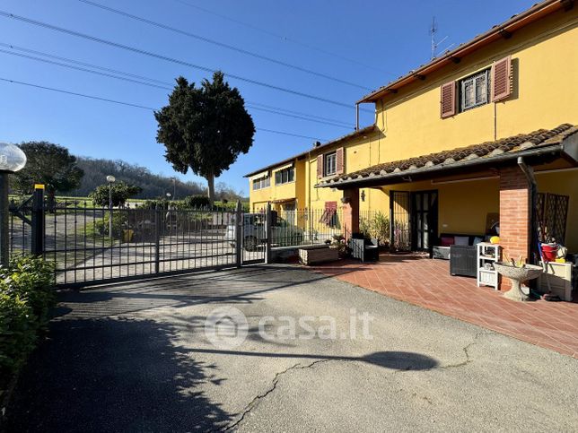 Casa indipendente in residenziale in Via Lungo Vingone