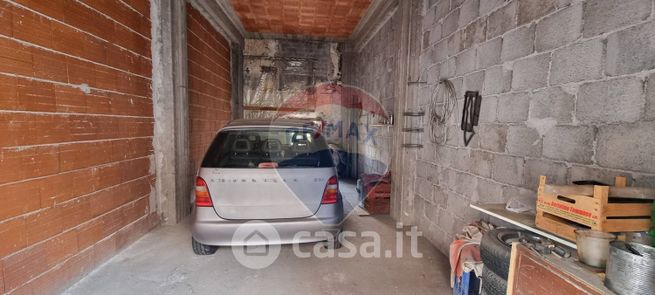 Box/posto auto in residenziale in Via Circumvallazione 64
