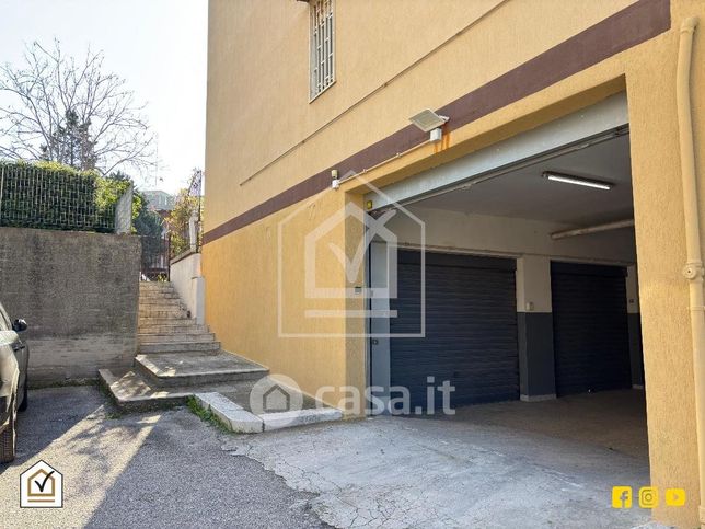 Box/posto auto in residenziale in Viale della Repubblica 5
