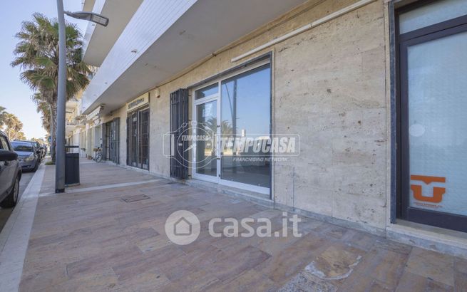 Capannone in commerciale in 