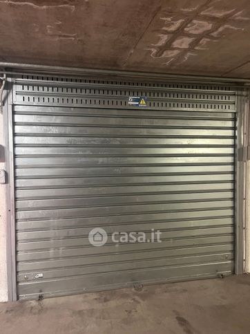 Box/posto auto in residenziale in Via Stefano Jacini