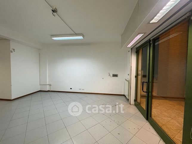 Ufficio in commerciale in Strada Provinciale San Magno