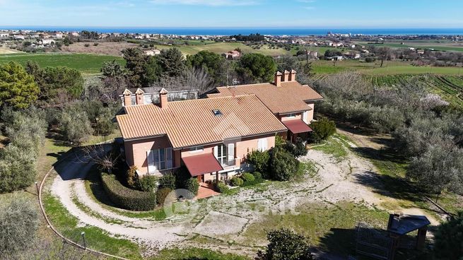 Casa bi/trifamiliare in residenziale in Strada Molino 1° 1080