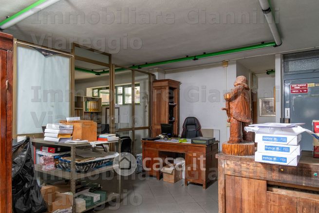 Capannone in commerciale in campo d'aviazione