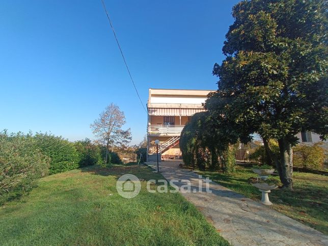 Casa bi/trifamiliare in residenziale in Via Alessandria