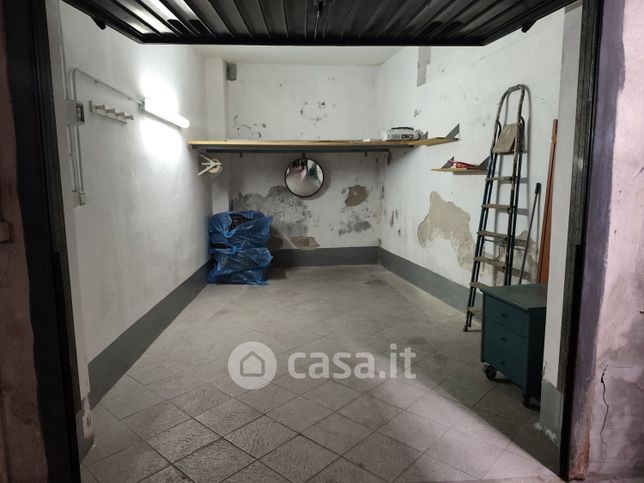 Box/posto auto in residenziale in Via Leopoldo Usseglio