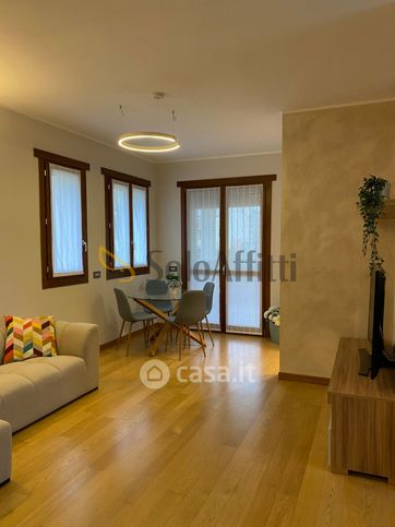 Appartamento in residenziale in Via Adamello