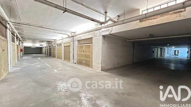 Box/posto auto in residenziale in Via Grotta 49