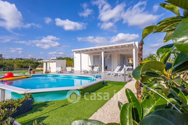 Villa in residenziale in Via dei Tulipani