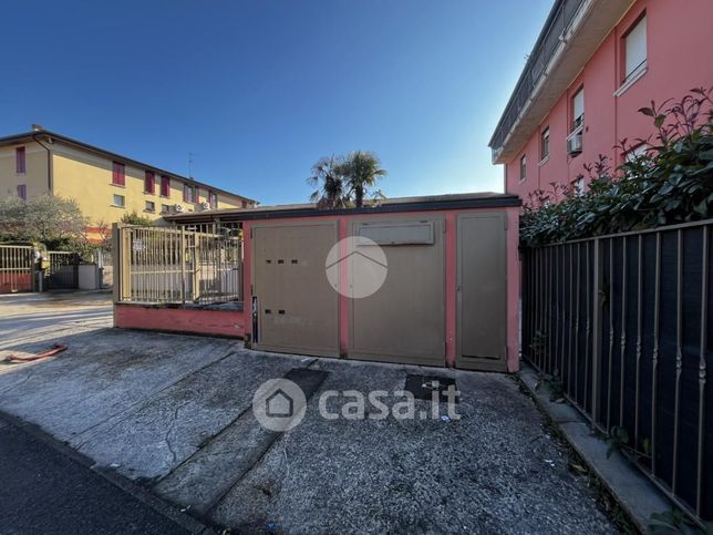 Garage/posto auto in residenziale in Via Levadello 5