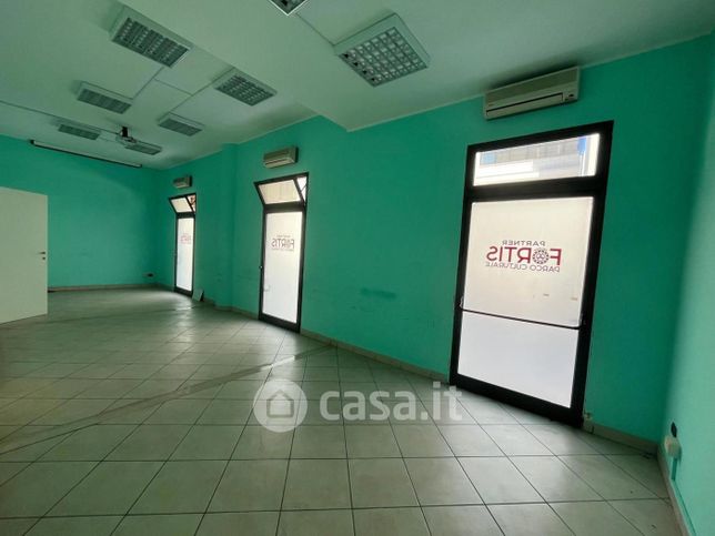 Ufficio in commerciale in Via Perrino 56