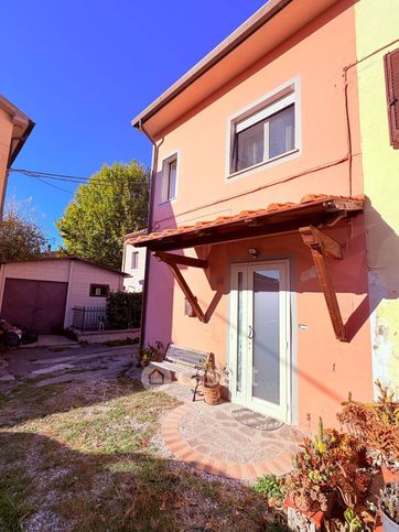 Casa indipendente in residenziale in 