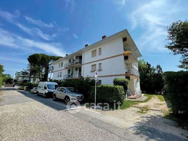 Appartamento in residenziale in Via dei Pianeti 7