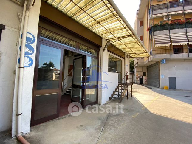 Capannone in commerciale in