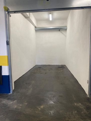 Box/posto auto in residenziale in Via Fonteiana 57