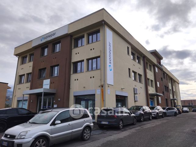 Ufficio in commerciale in Via Umberto Nobile 46