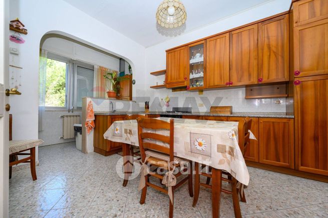 Appartamento in residenziale in Via Campania 57