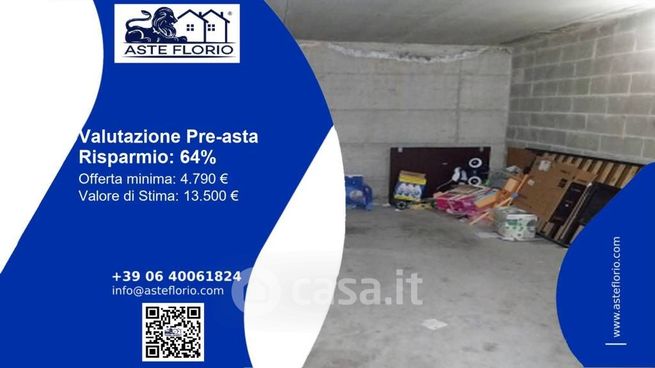 Box/posto auto in residenziale in Via della Stazione