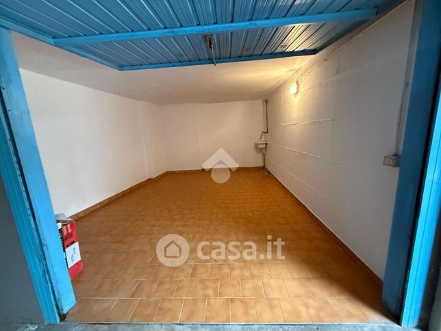 Box/posto auto in residenziale in Via Leone Tolstoj 18