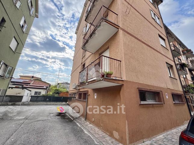 Ufficio in commerciale in Via Ettore Fieramosca 9