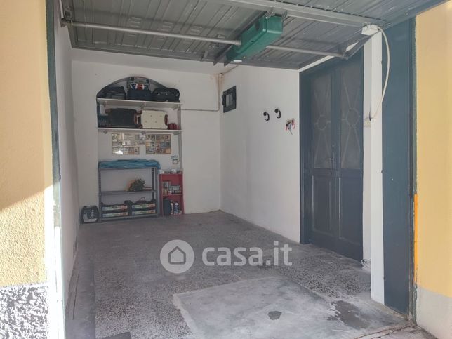 Garage/posto auto in residenziale in Via IX Febbraio 34