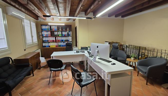Ufficio in commerciale in 