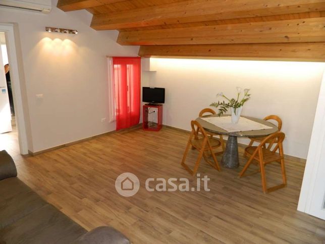 Appartamento in residenziale in Via Bandiera 25