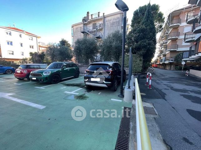 Box/posto auto in residenziale in Strada Statale 1 24