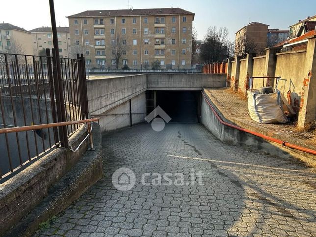 Garage/posto auto in residenziale in Strada delle Cacce 150