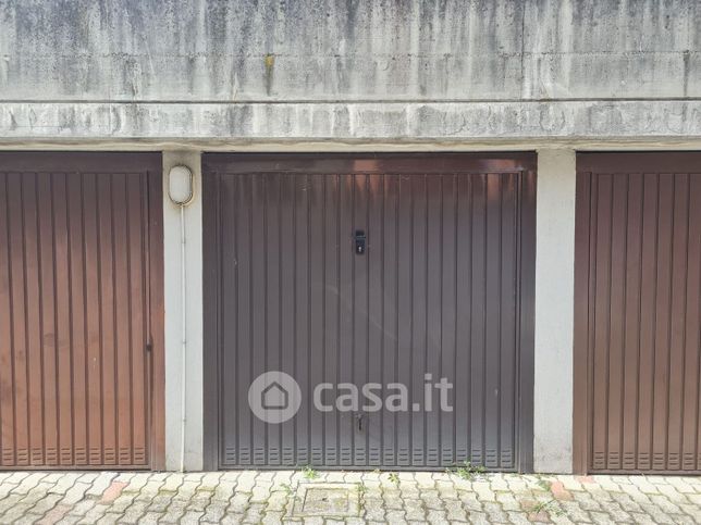 Garage/posto auto in residenziale in Via G.Parini 35