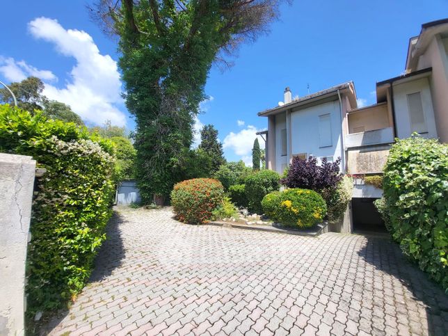 Villa in residenziale in Via Solone