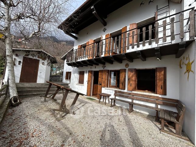 Casa indipendente in residenziale in 