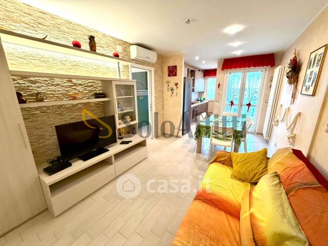 Appartamento in residenziale in Via Ugo Foscolo 40