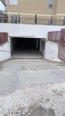 Box/posto auto in residenziale in Via Francesco Scotti 2