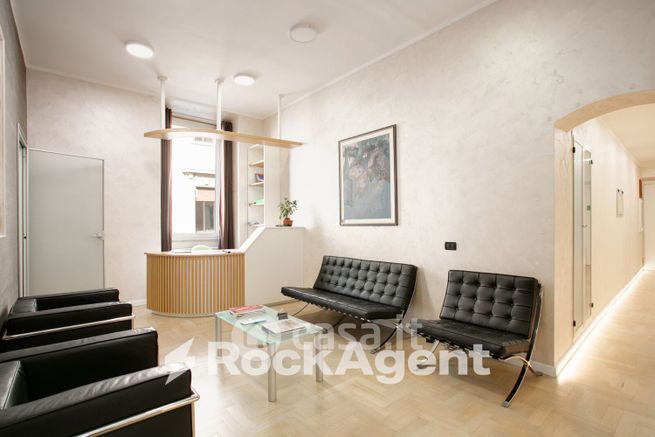 Ufficio in commerciale in Via Luciano Manara 25