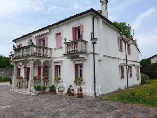 Casa bi/trifamiliare in residenziale in Via Dartora