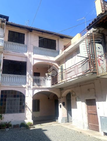 Rustico/casale in residenziale in Via Chiaverotti 23